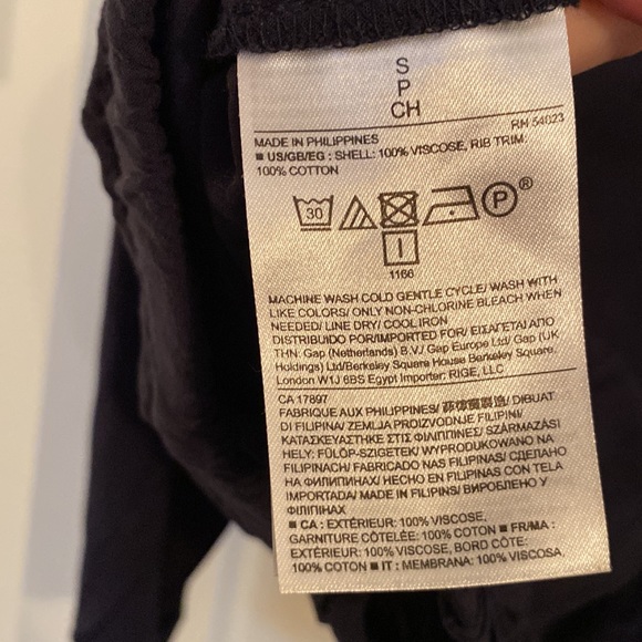 Banana Republic Crop Long Sleeve - Picture 9 of 9